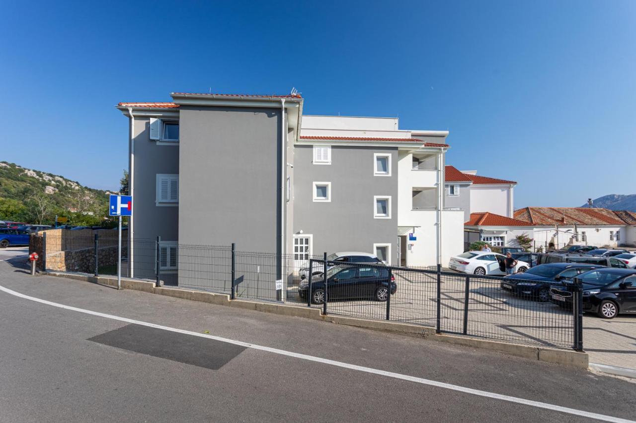 Apartments Crnekovic Tomislava 8A باشْكا المظهر الخارجي الصورة