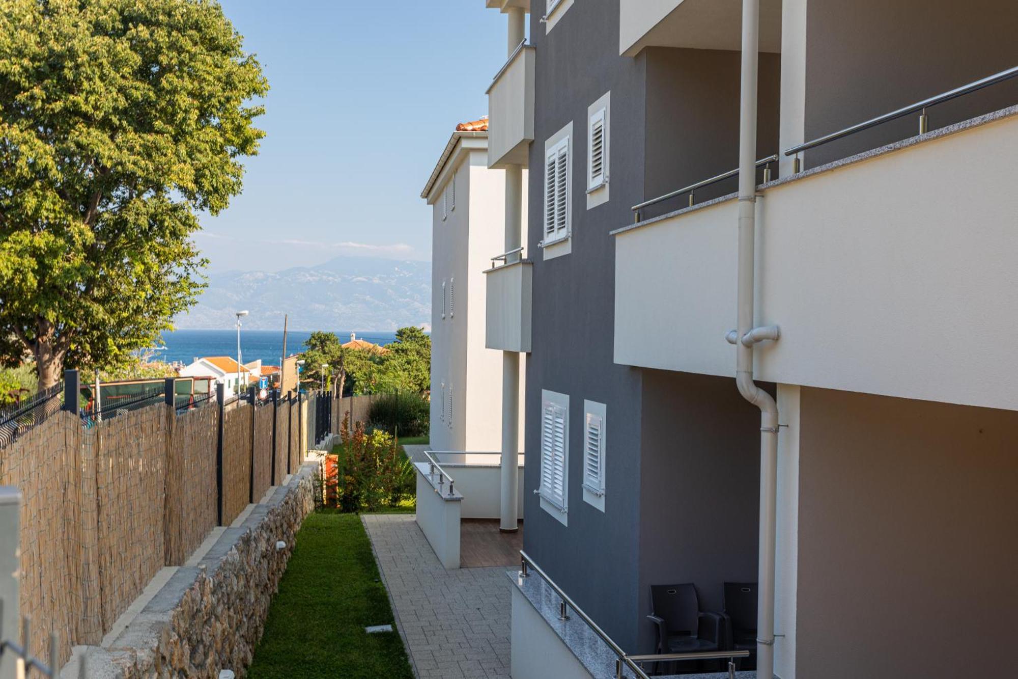 Apartments Crnekovic Tomislava 8A باشْكا المظهر الخارجي الصورة