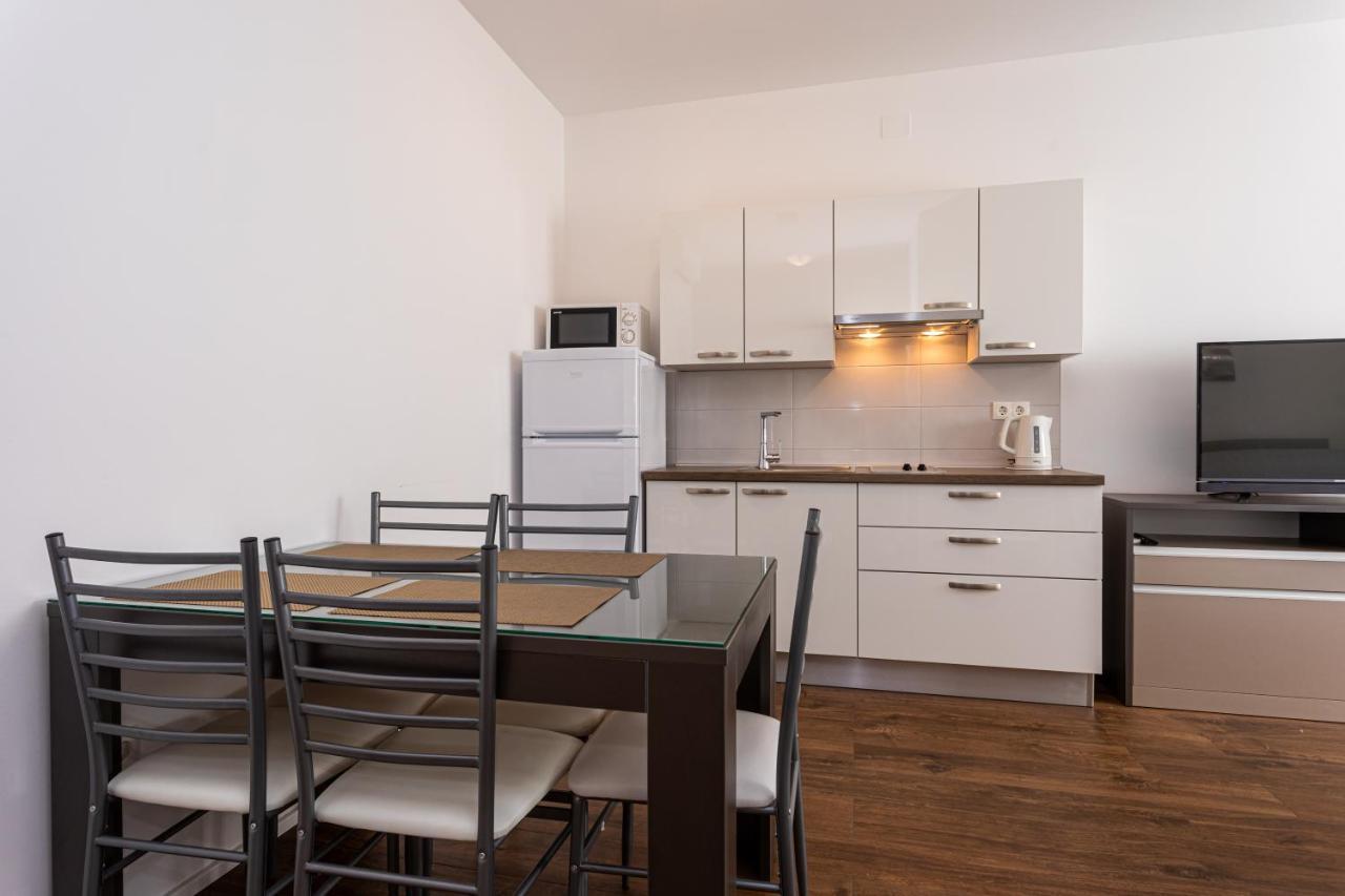 Apartments Crnekovic Tomislava 8A باشْكا المظهر الخارجي الصورة