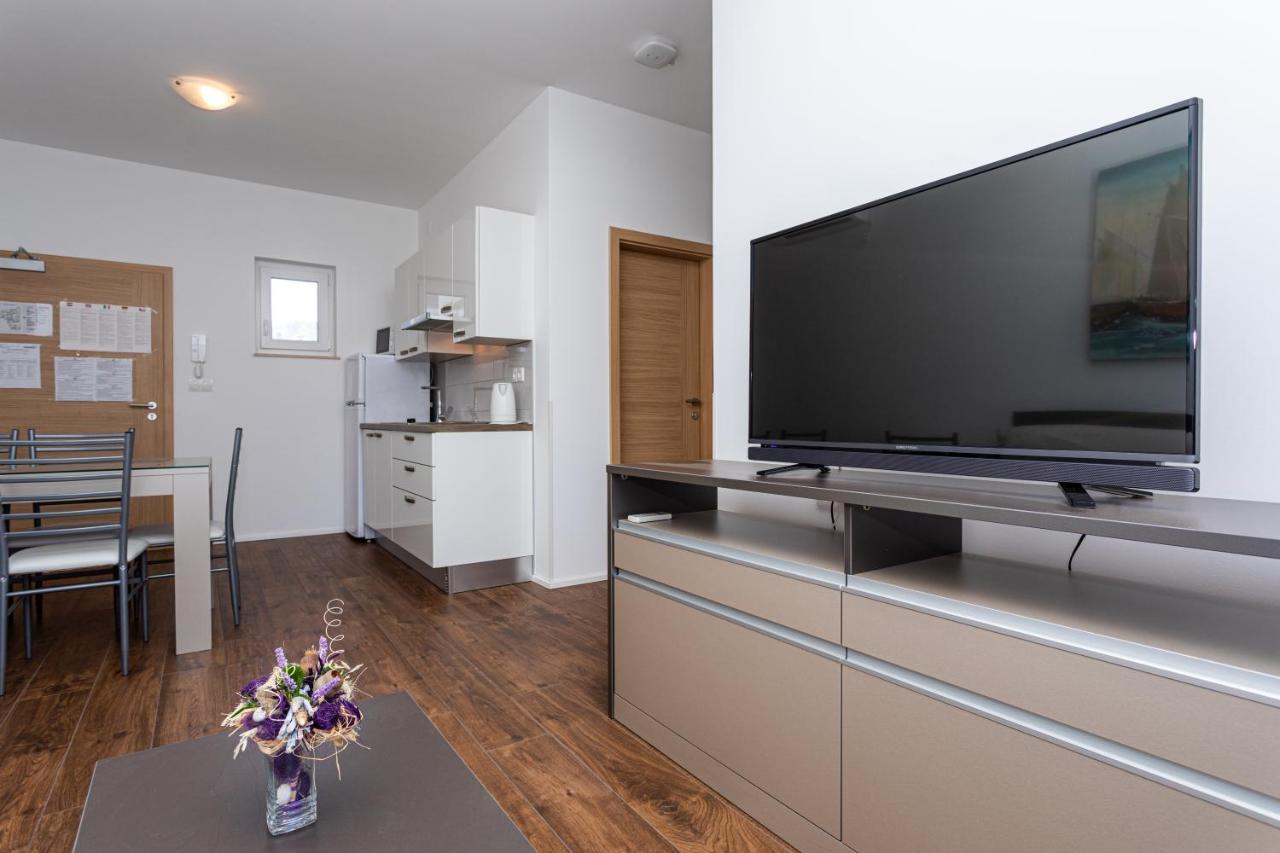 Apartments Crnekovic Tomislava 8A باشْكا المظهر الخارجي الصورة