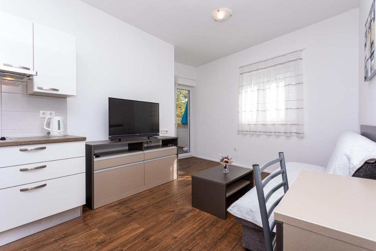 Apartments Crnekovic Tomislava 8A باشْكا المظهر الخارجي الصورة