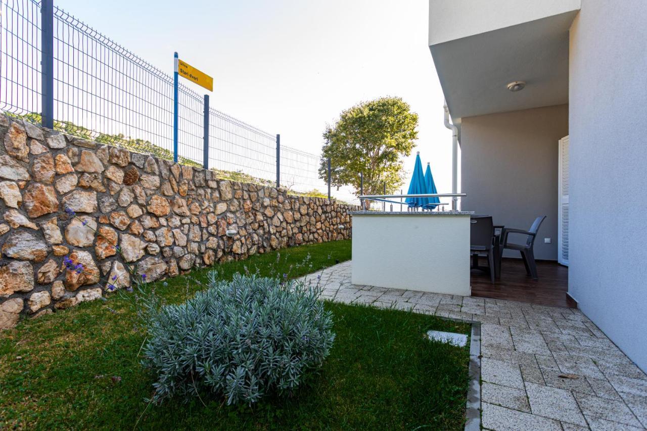Apartments Crnekovic Tomislava 8A باشْكا المظهر الخارجي الصورة