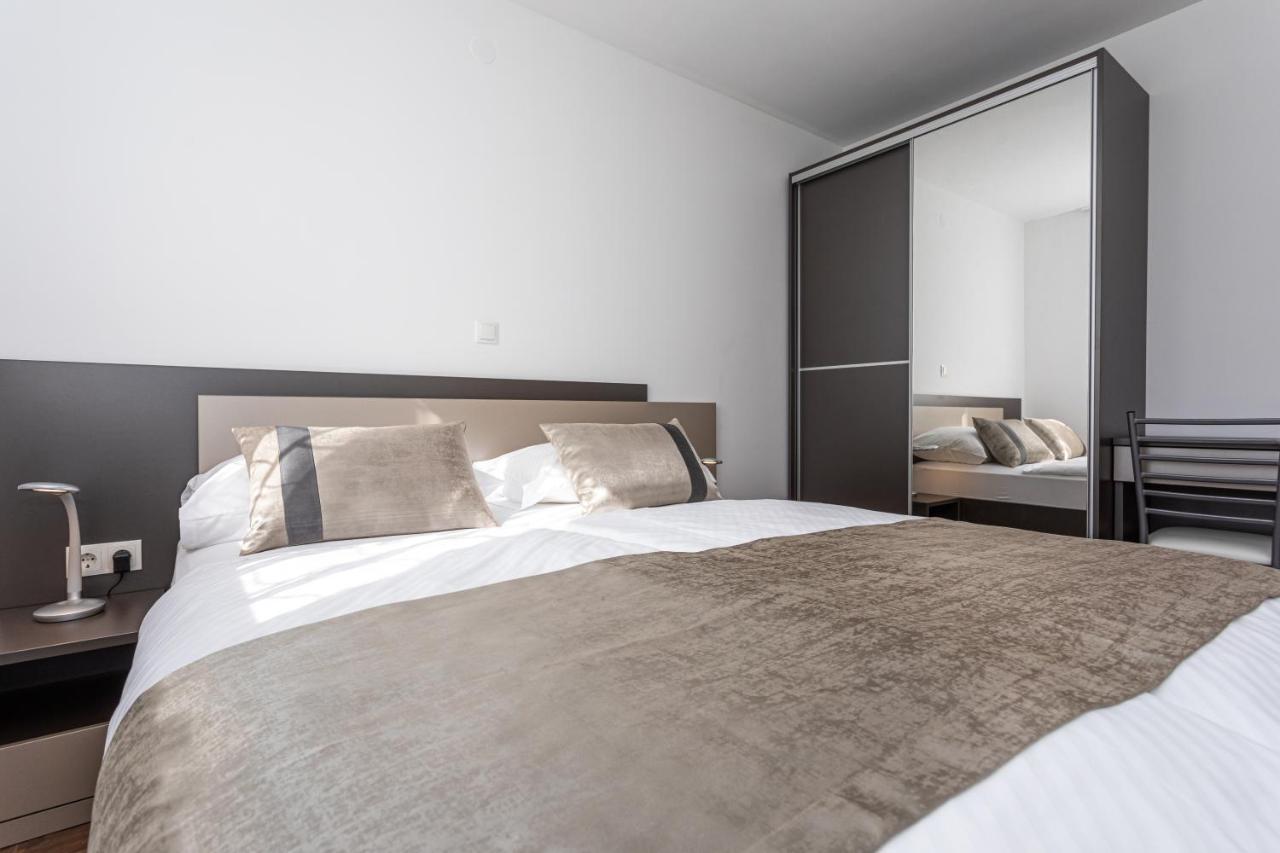 Apartments Crnekovic Tomislava 8A باشْكا المظهر الخارجي الصورة