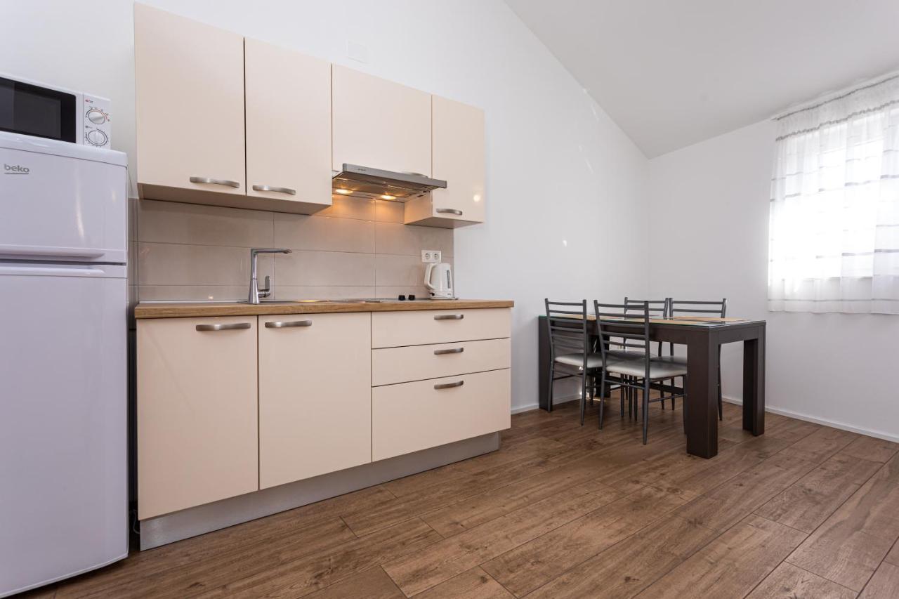 Apartments Crnekovic Tomislava 8A باشْكا المظهر الخارجي الصورة