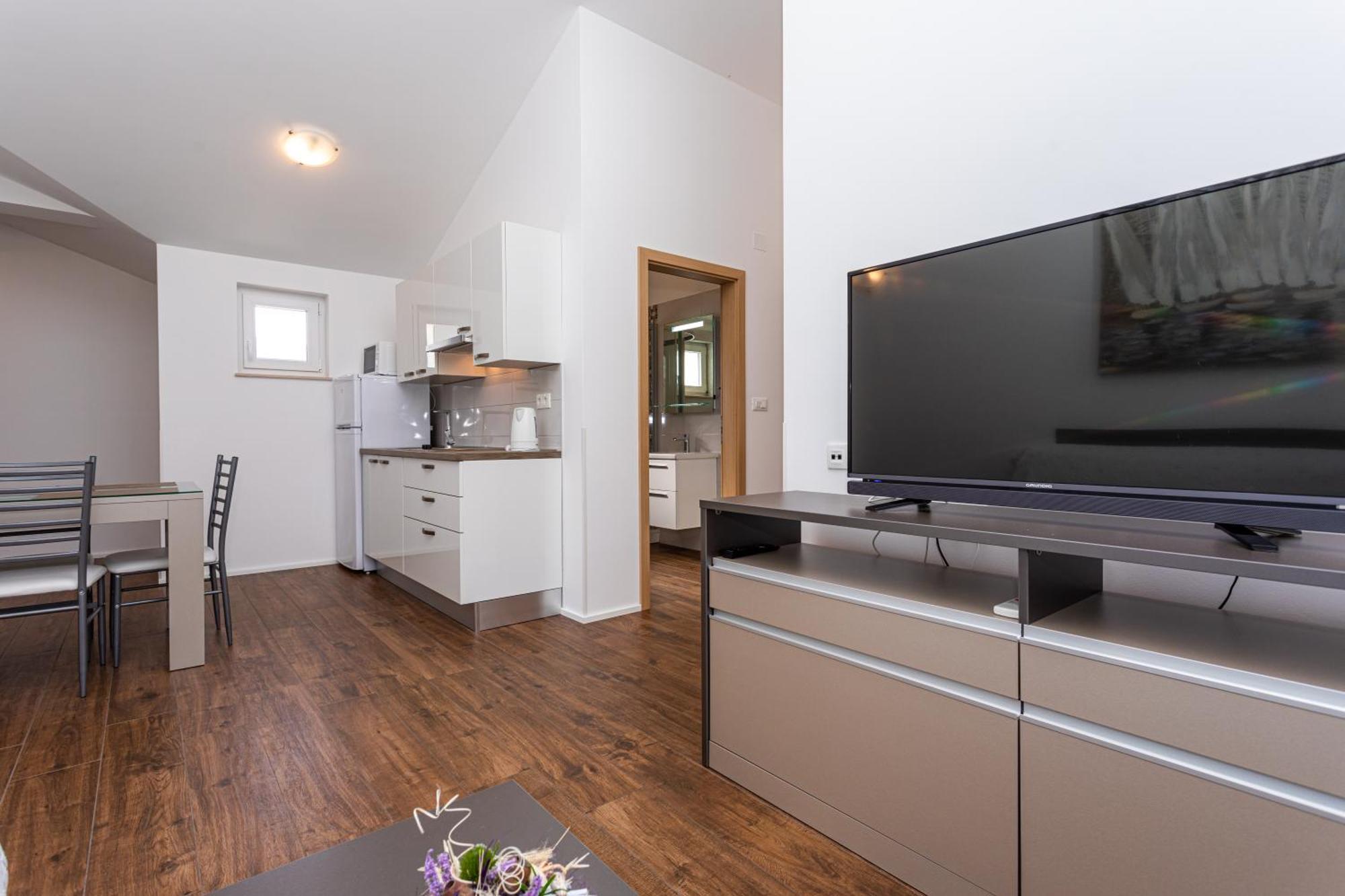 Apartments Crnekovic Tomislava 8A باشْكا المظهر الخارجي الصورة