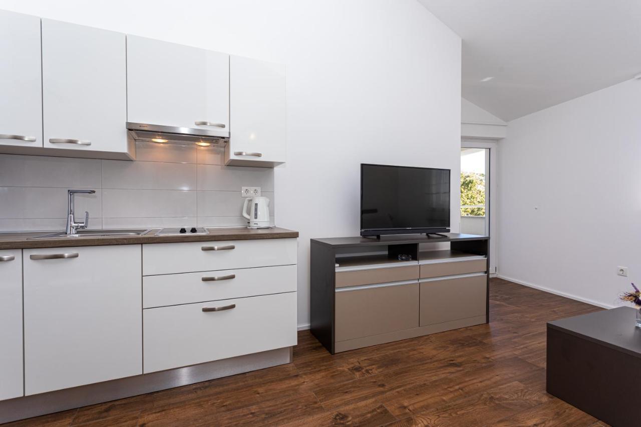 Apartments Crnekovic Tomislava 8A باشْكا المظهر الخارجي الصورة