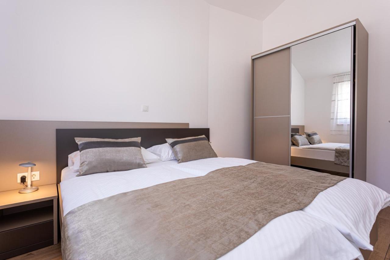 Apartments Crnekovic Tomislava 8A باشْكا المظهر الخارجي الصورة