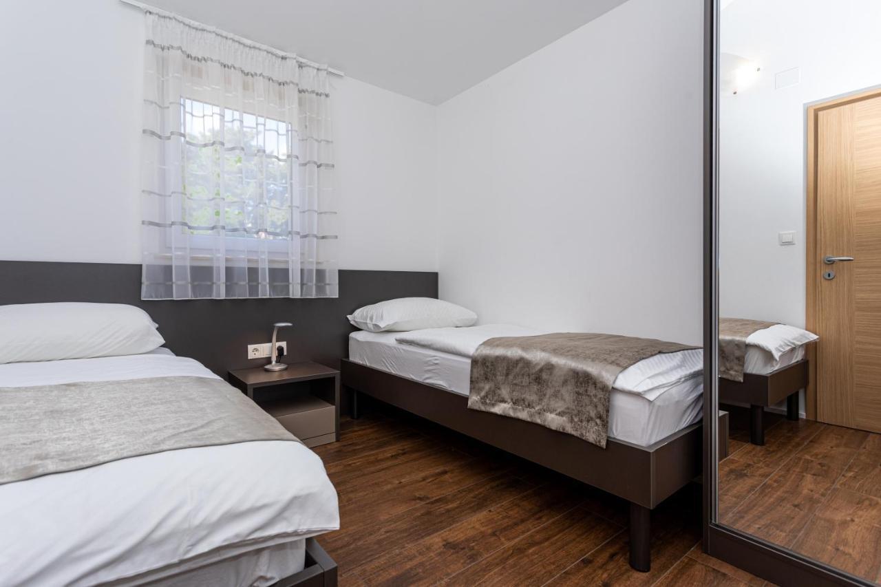 Apartments Crnekovic Tomislava 8A باشْكا المظهر الخارجي الصورة
