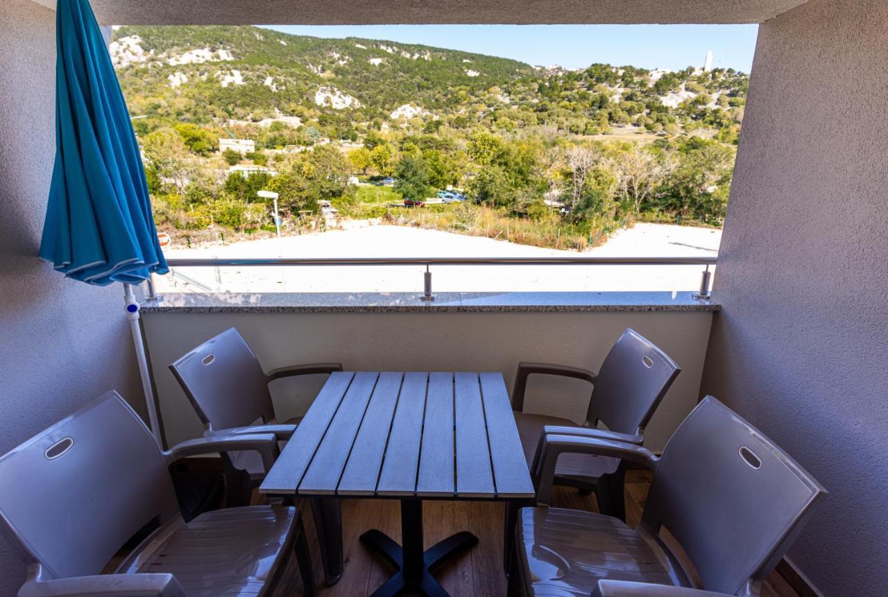Apartments Crnekovic Tomislava 8A باشْكا المظهر الخارجي الصورة