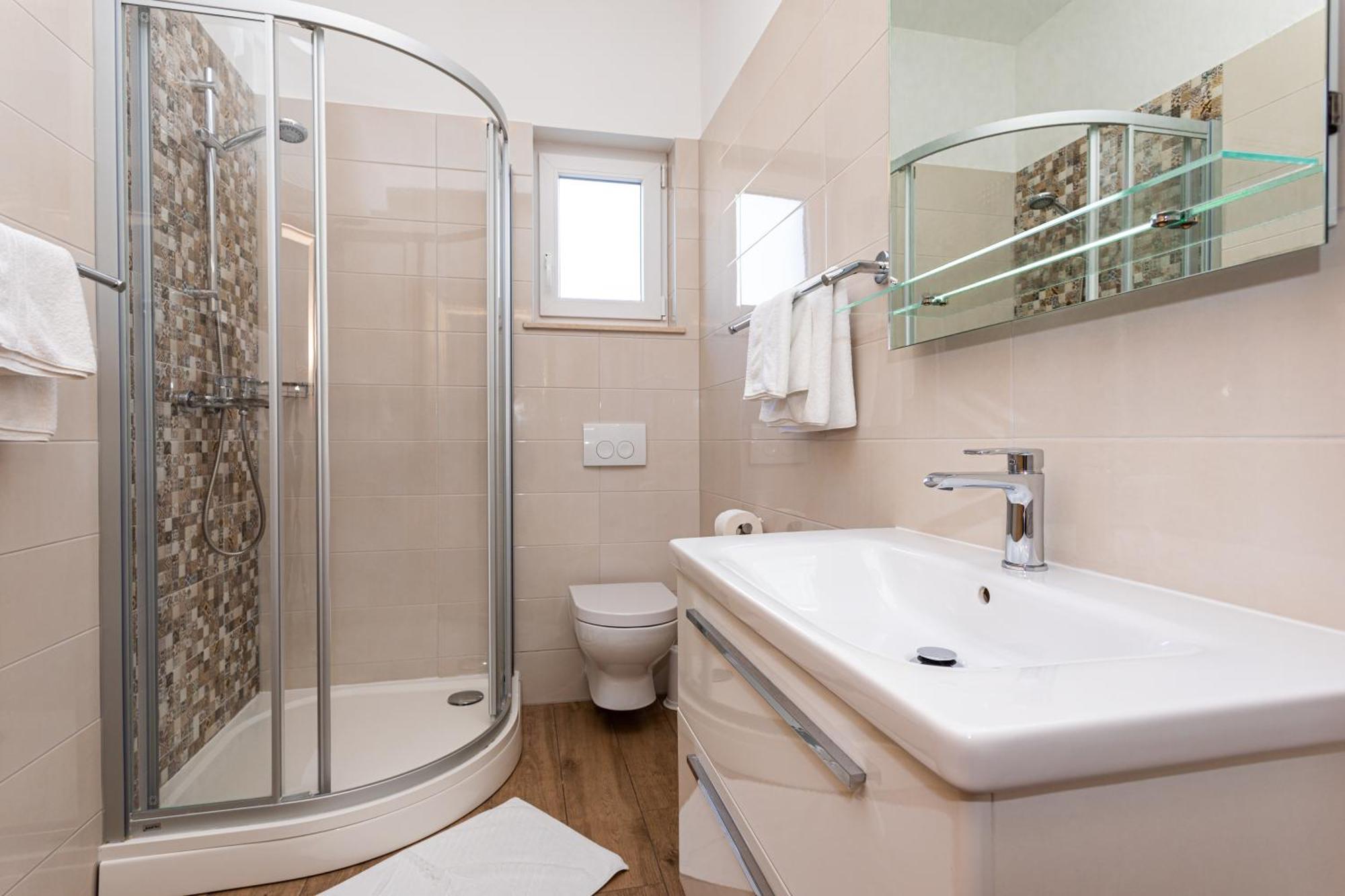 Apartments Crnekovic Tomislava 8A باشْكا المظهر الخارجي الصورة