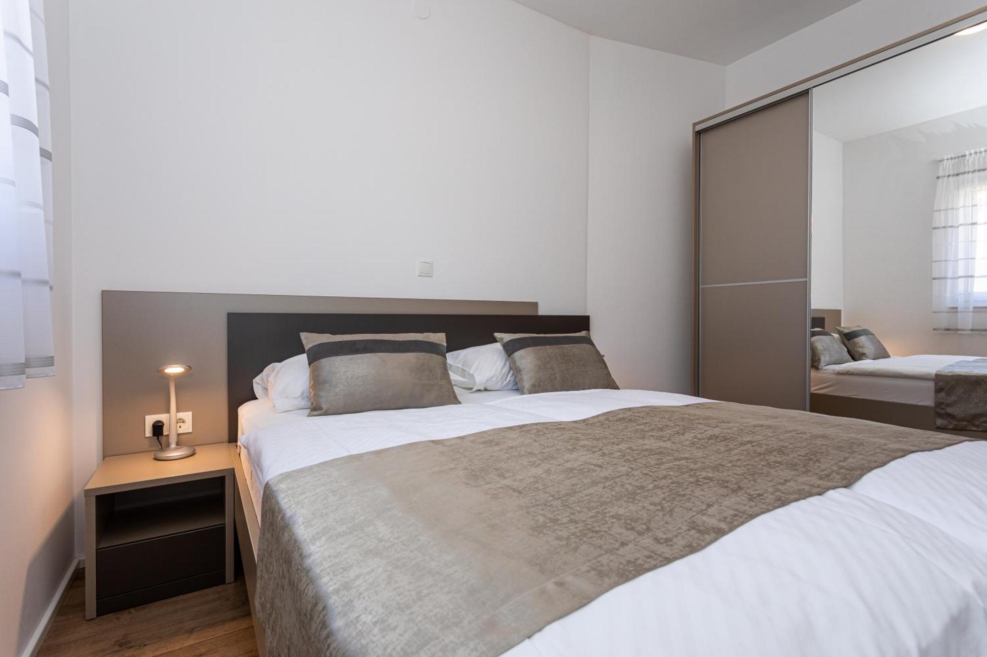 Apartments Crnekovic Tomislava 8A باشْكا المظهر الخارجي الصورة