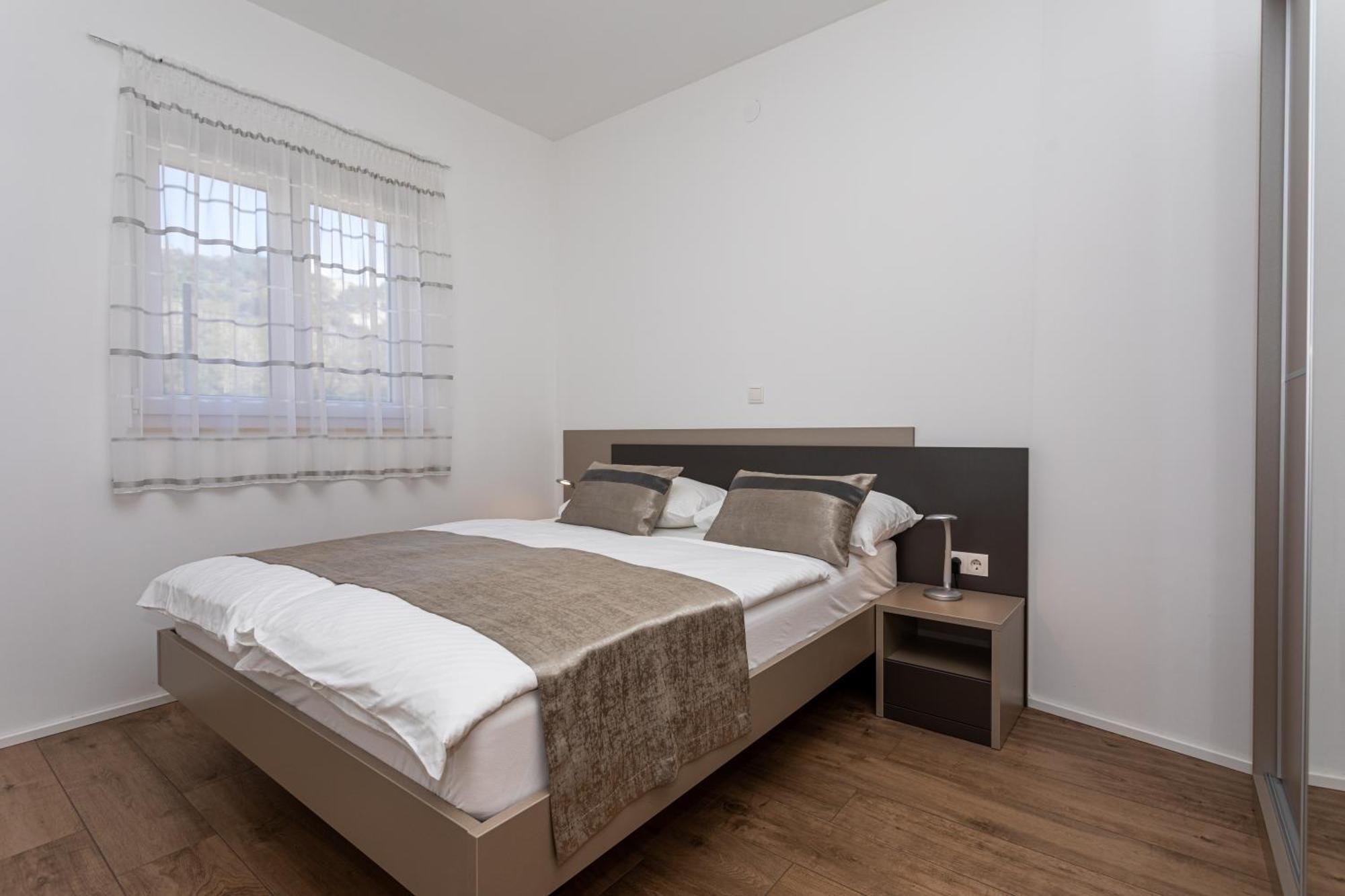 Apartments Crnekovic Tomislava 8A باشْكا المظهر الخارجي الصورة